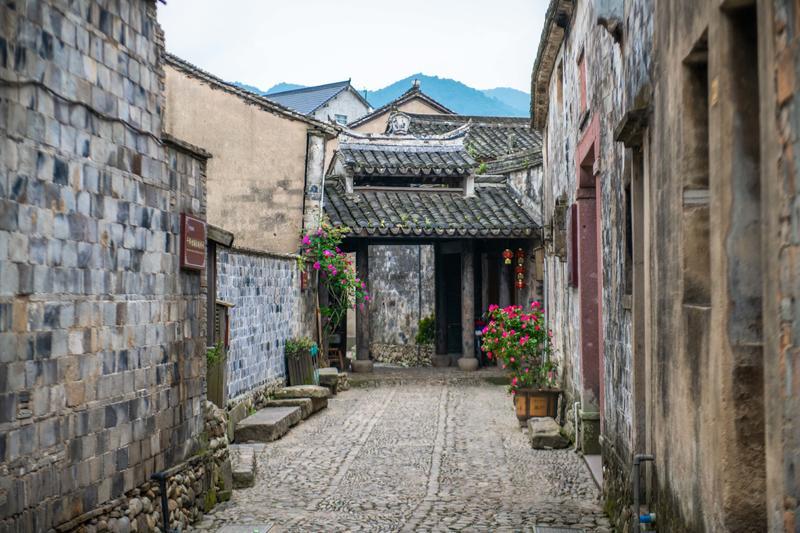 曹操在软禁汉献帝时，真的与汉献帝的妃子有染吗？游戏画面